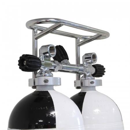 Protection for a two-bottle valve